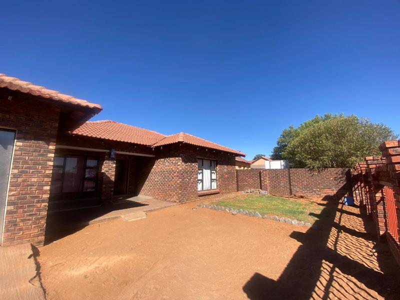 To Let 4 Bedroom Property for Rent in Kathu Northern Cape